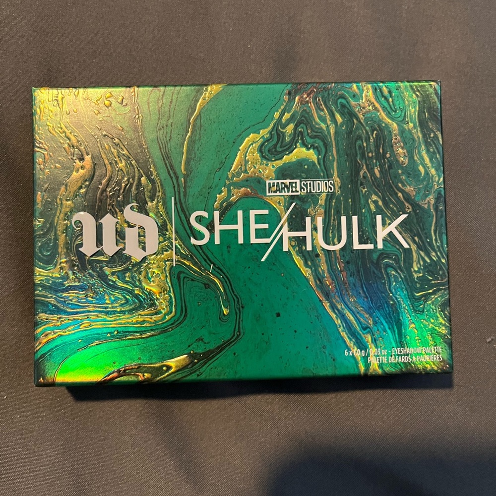 Urban Decay - Marvel She Hulk mini eye shadow palette - Picture 1 of 5